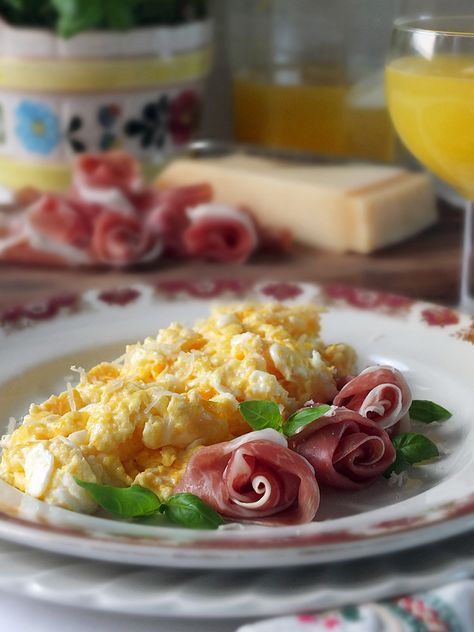 Eggs With Prosciutto, One Pan Breakfast, Luxury Breakfast, Grana Padano Cheese, Morning Christmas, Uk Food, Italian Breakfast, Awesome Recipes, Breakfast Plate