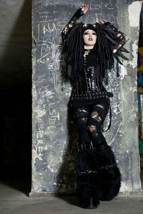 Cybergoth Outfits, Cybergoth Fashion, Industrial Goth, Cybergoth Style, Goth Subculture, Goth Look, Victorian Goth, Gothic Clothes, Goth Women