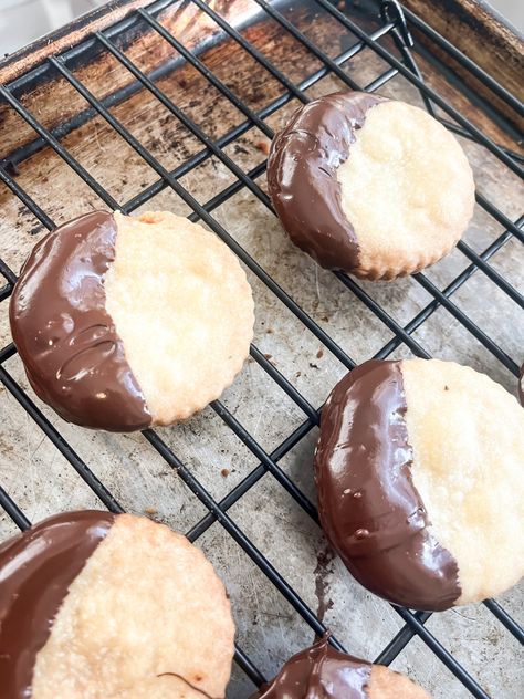 Ina Garten's Shortbread Cookies Are Buttery Perfection Ina Garden Brown Sugar Shortbread, Barefoot Contessa Shortbread Cookies, Ina Garten Shortbread Cookie Recipe, Ina Garten Cookies Recipes, Ina Garten Chocolate Chip Cookies, Ina Garten Shortbread Cookies, Chocolate Dipped Shortbread Cookies, Chocolate Dipped Shortbread, Vegetable Quiche Recipes