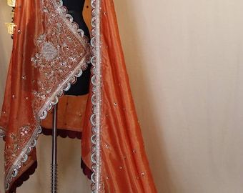 Wedding Gifts Indian, Dupatta Bridal, Orange Dupatta, Unique Wedding Veils, Embroidery Dupatta, Bridesmaid Lehenga, Lehenga Red, Bridal Dupatta, Anarkali Lehenga