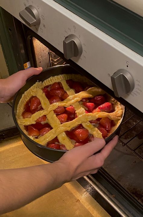 Cooking Era Aesthetic, Pie Baking Aesthetic, Making Pie Aesthetic, Bakeing Girl Aesthetic, Baking Pie Aesthetic, Strawberry Pie Aesthetic, Southern Cooking Aesthetic, Baking Asthetic Picture, Pie Shop Aesthetic