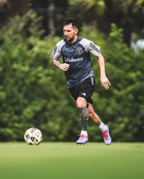 🦙𝗧𝗛𝗘 𝗚𝗢𝗔𝗧 𝗜𝗦 𝗕𝗔𝗖𝗞: Leo Messi resumes training with 𝗜𝗻𝘁𝗲𝗿 𝗠𝗶𝗮𝗺𝗶. #Messi #TheGoat #GOATmessi #LeoMessi #lionelmessi #Lionel #LM10 #Lm10goat #LM10_boss #LM10MyHeart #InterMiami #mahfujempire #InterMiamiCF #training Inter Miami, Messi 10, Without Borders, The Goat, Leo Messi, Lionel Messi, Borders, Miami, Music