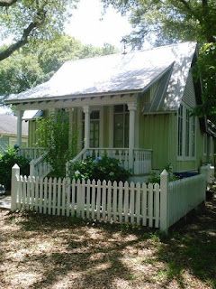 Cottage House Exterior, Small Cottage House Plans, Small Cottage Homes, Little Cottages, Small Cottages, Casa Country, Tiny Cottage, White Picket Fence, Dream Cottage