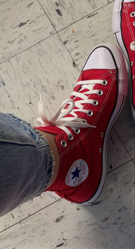 Sahlo Folina, Converse Girls, Red Chucks, Converse Aesthetic, Red Converse, Girls Converse, Shoe Wishlist, Gothic Clothes, Girly Shoes