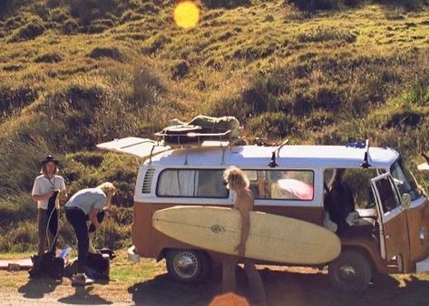 Surfer Chic, Hippy Vibes, Van Lifestyle, Beach Hippie, Camping Vibes, Summer Loving, Hippie Life, Summer Goals, Paradise On Earth