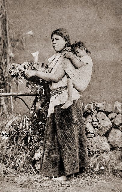 this, this is a great joy, in a time that had to have been greatly difficult. they had this. Mother Portrait, Baby Wearing Wrap, Mexico History, Baby Carrying, Mexican Women, Baby Sling, Attachment Parenting, Child Baby, Mexican Culture