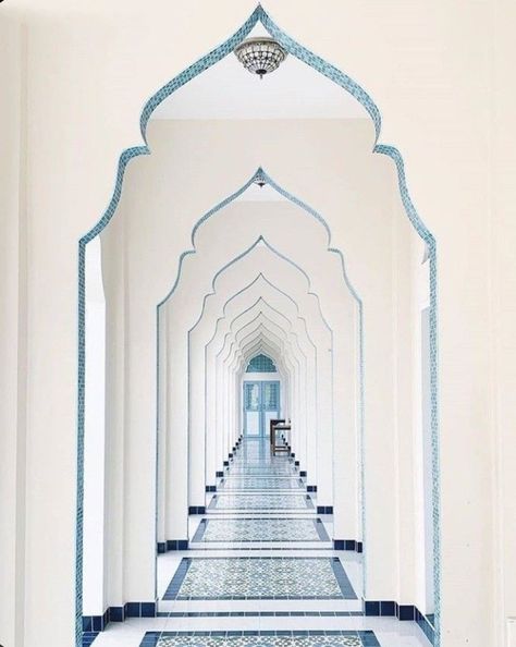 Morocco Resort, Arab Decor, Arabic Arch, Desert Glam, Zanzibar Beach, Hall Entrance, Moroccan Home Decor, Mosque Design, White Interiors