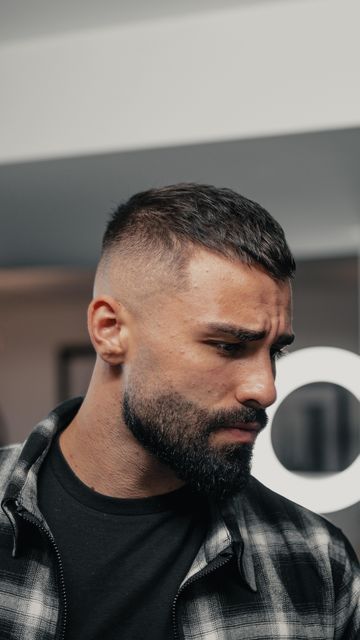 Nando Sirianni on Instagram The Chop Haircut, Shaved Head Bearded Men, Man Haircut With Beards, Bald Beard Styles, Handsome Bald Men, Short Men Haircut, Mens Beard Styles, Men Beard Style, Big Beards Men