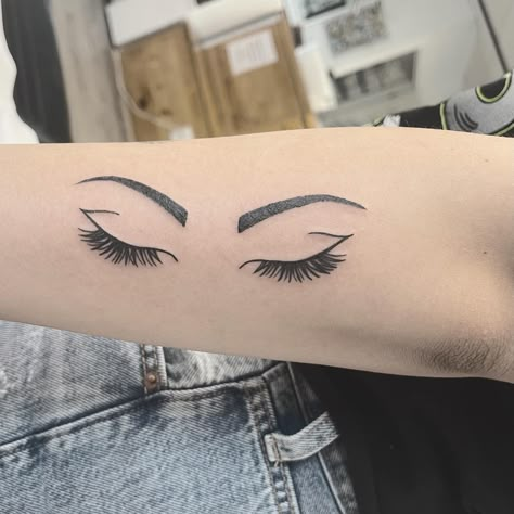 Eyes shut Eyelash Tattoo Arm, Eyelash Tattoo Ideas, Eye Lash Tattoo, Girly Tattoos, Deathly Hallows Tattoo, Beautiful Tattoos, My Food, Beautiful Eyes, I Tattoo