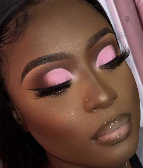 Pink And Brown Eyeshadow Looks Black Women, Pink And Black Make Up Looks, Pink Makeup Looks On Black Women, Black Barbie Makeup Dark Skin, Brown And Pink Eye Makeup, Pink Smokey Eye Black Women, Full Glam Makeup Looks Black Women Pink, Pink And Brown Makeup Looks Black Women, Pink Ombre Eyeshadow