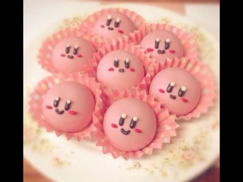 Kirby Cupcakes Kirby Mochi, Kirby Cupcakes, Kawaii Deserts, Kirby Food, Kirby Party, Kirby Birthday, Kue Macaroon, Pastel Cupcakes, Kawaii Dessert