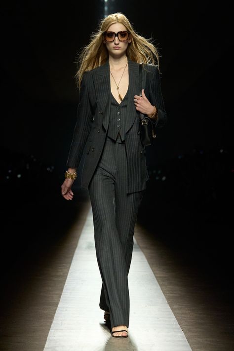 Tom Ford Fall 2024 Ready-to-Wear Collection Outfits Uni, 2024 Clothes, Tom Ford Clothing, Tom Ford Suit, Corporate Fashion, Campaign Fashion, Runway Collection, Winter Outfits Women, Winter 2024