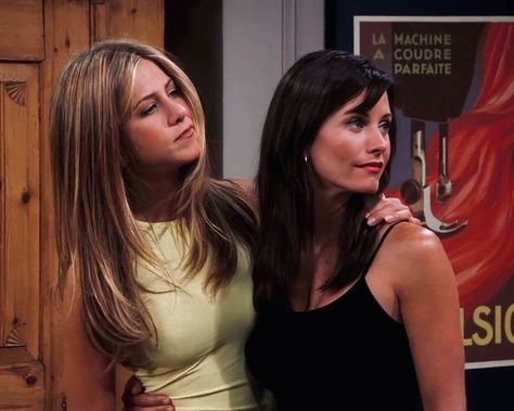 Friends Best Moments, Friends Scenes, I'm Just A Girl, Duo Halloween Costumes, Friends Cast, Monica Geller, Friends Moments, Friends Series, Brunette To Blonde