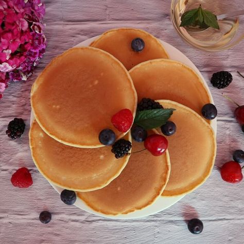 How to make fluffy American pancakes – the best recipe Fluffiest Pancakes, Food Recipes Lunch, Fruit Sauces, Dessert Recipes Healthy, American Pancakes, Vanilla Sauce, Chocolate Pancakes, Savory Pancakes, Pancakes Ingredients