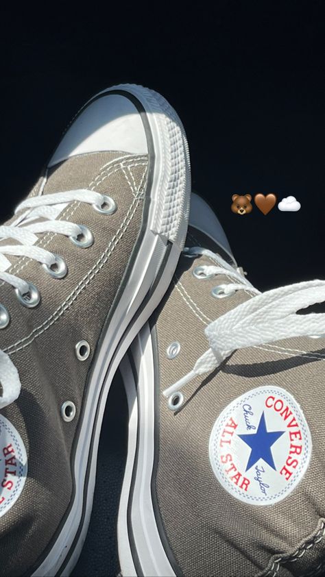 Gray Outfit, Brown Converse, Grey Converse, Chuck Taylor Sneakers, Converse High Top Sneaker, Converse Chuck Taylor High Top Sneaker, Out Of Style, Sneaker Head, Converse Sneaker