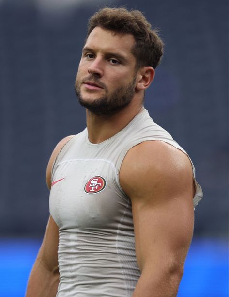 Nick Bosa #nickbosa #bosa #nb97 #49ers Nick Bosa, Nfl Football 49ers, Hunks Men, Football Pants, American Football Players, Football Boys, Nfl Players, Shirtless Men, Athletic Men