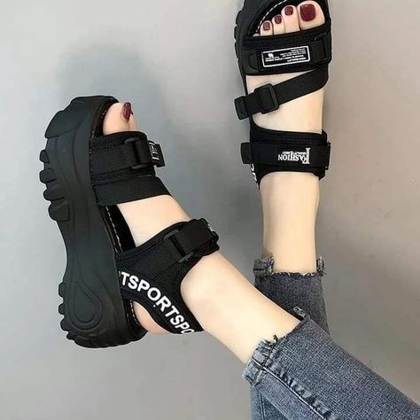 Korean Shoes Sneakers, Sandle Outfits, Korean Footwear, Trending Shoes For Men, Casual Shoes Women Sneakers, Gents Shoes, Girls Shoes Sneakers, Pretty Shoes Sneakers, Fashion Shoes Heels