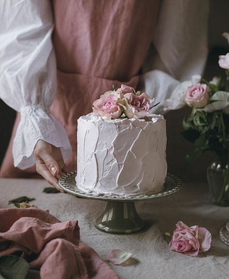 Composition Techniques, Vintage Birthday Cakes, Chocolate Layer Cake, Happy Sunday Everyone, Cake Photography, Food Photography Inspiration, Elegant Wedding Cakes, Gorgeous Cakes, Tea Cakes