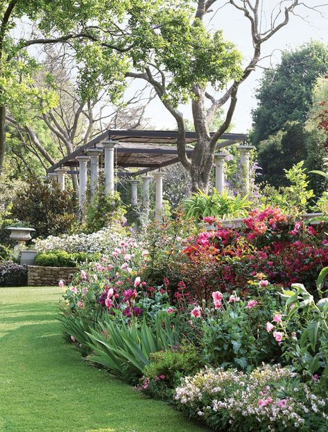 Magic Garden, St Christopher, Garden Borders, Gorgeous Gardens, Garden Cottage, English Garden, Front Garden, Garden Styles, Permaculture