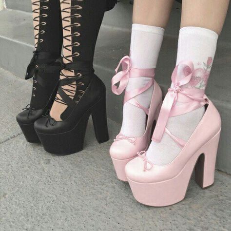 platform halloween heels #platform #shoes #black #halloween #goth #heels #pink Fairy Style Fashion, Mode Harajuku, Hak Tinggi, Goth Shoes, Dr Shoes, Pastel Goth Fashion, Pastel Grunge, Kawaii Shoes, Aesthetic Shoes