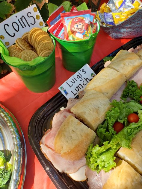 Mario Bday Party Food, Super Mario Bro Food Ideas, Mario Food Party, Food Ideas For Mario Party, Super Mario Bros Snack Ideas, Super Mario Party Snack Ideas, Mario Brother Food Ideas, Super Mario Brothers Food Ideas, Super Mario Party Desserts