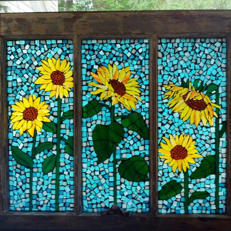 My first sunflower mosaic. Mosaic Windows, Sunflower Mosaic, Mosaic Flower Pots, Mosaic Garden Art, Mosaic Art Projects, Mosaic Tile Art, Mosaic Stained, Glass Window Art, Glass Mosaics