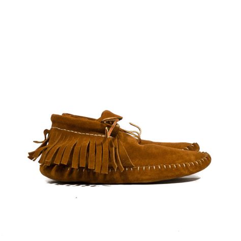 soft sole fringed moccasins Moccasin Ankle Boots, Handmade Leather Work, Fringe Moccasins, Boho Shoes, Wardrobe Capsule, Happy Trails, Fringe Boots, Leather Moccasins, Leather Work