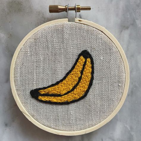 Cartoon Hand Embroidery, Banana Embroidery, Banana Embroidery Pattern, Embroidery Simpsons, Embroidery Duck Simple, Banana Cross Stitch Pattern, Bananas, Good Sleep, Bat Signal