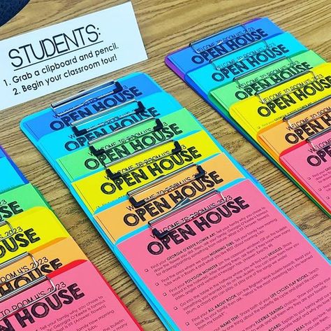 Dana | 2nd Grade Teacher on Instagram: "2023 Open House is DONE! 😊 At my school, this is a end of year learning showcase! ❤ For the past 6 years, I've made my students responsible for leading their families through our classroom as official "Learning Tour Guides". 🧡 Our Open House Checklist guides students to visit specific parts of our classroom and includes what I want them to share, explain or ask their family members so they aren't just walking around pointing to everything. 🤷‍♀️ 💛 It ke Classroom Open House, Open House Activities, Open House Checklist, Open House Gift, Groovy Classroom, House Checklist, School Open House, Classroom Tour, The Checklist