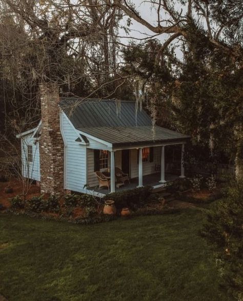 Warm Home Aesthetic, Cottage Aesthetic, Warm Home, Dream Cottage, Old Cottage, Home Aesthetic, Interior Modern, Cabins And Cottages, Farmhouse Exterior