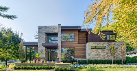 $6.2 million for a modern Oakville mini-mansion with a killer backyard pool Mansion Exterior, Outdoor Living Rooms, Modern Mansion, Mansions Homes, House System, Dream House Exterior, House Goals, Selling Real Estate, Modern House Exterior