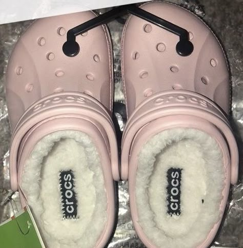 Christmas Wishlist Aesthetic, Crocs With Fur, Designer Crocs, Wishlist Aesthetic, Pink Crocs, Crocs Fashion, Fav Shoes, Shoes Inspiration, Trendy Shoes Sneakers