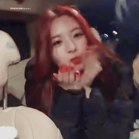 Yuna Gif Itzy, Dc Pfp, Gif Kpop, Meme Gif, Kpop Gif, Icon Gif, Candy Theme, Kpop Gifs, Whisper Confessions