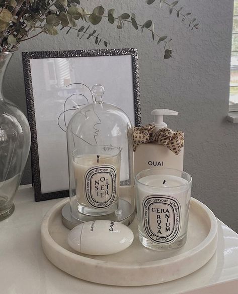 Image Aesthetic, Pastel Candle, Diptyque Candles, Aesthetic Era, Candles Aesthetic, Sweet Candles, Makeup Organization Vanity, Candle Aesthetic, Redecorate Bedroom