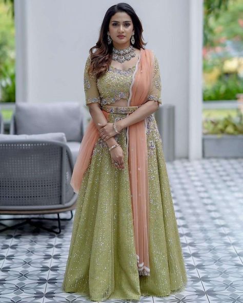 Pastel Green Lehenga, Lehenga With Belt, Aditi Ravi, Peach Dupatta, Green Lehenga, Latest Designer Sarees, Indian Wedding Outfits, Organza Dupatta, Latest Images