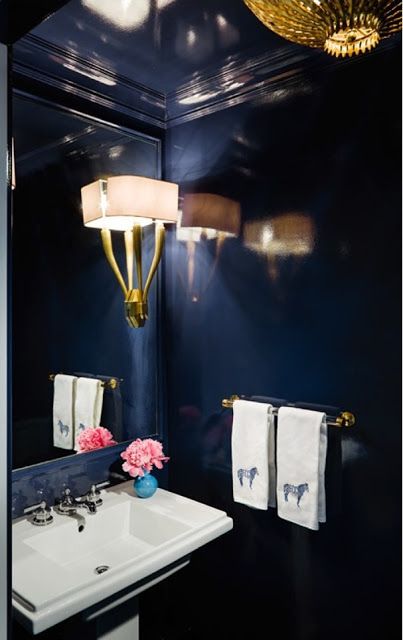 The Glam Pad: At Home With Shelley Johnstone Paschke Navy Powder Room, Navy Blue Bathroom Decor, Blue Powder Room, Vintage Powder Room, Bathroom Decoration Diy, Powder Room Paint, Glamorous Bathroom, Lacquered Walls, Blue Bathroom Decor