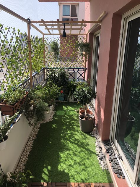 Garden Balcony Design, Balcon Mic, Apartment Balcony Garden, Balcony Decoration, Small Balcony Garden, Terrace Decor, Small Balcony Design, Balcony Plants, Oil Drum