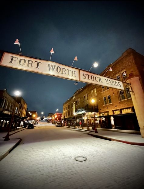 Light snow in the Fort Worth stockyards Fort Worth Downtown, Fort Worth Stockyards, Dallas City, Texas Music, Outlaw Country, Live Set, The Fort, 100 Years Ago, Music Venue