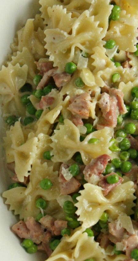 Creamy Pasta with Ham and Peas ~ So creamy, easy and simple... You can whip this up in 25 minutes from start to finish Creamy Pasta And Peas, Ham Peas Pasta, Ham And Peas Pasta, Ham And Peas Pasta With Garlic Parmesan Cream Sauce, Pasta Peas Ham, Pasta With Ham And Peas, Ham Peas And Pasta, Pasta With Ham, Ham And Peas