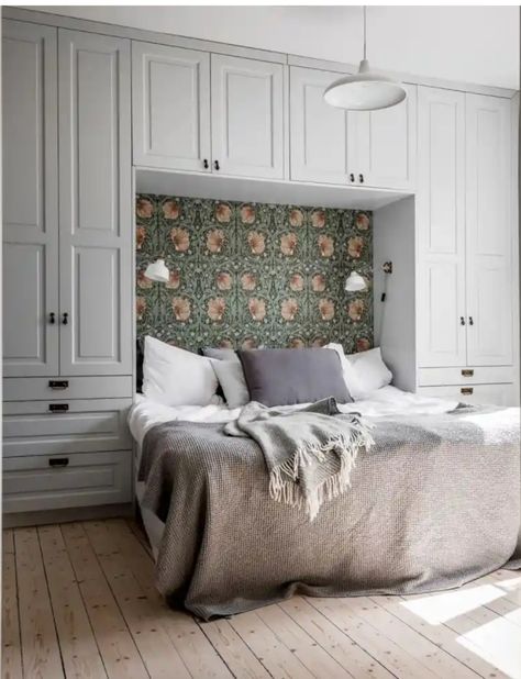 Over Bed Built In Wardrobe, Built In Bedroom Cabinets, Bed With Wardrobe, Bedroom Built Ins, Ideas Habitaciones, Bedroom Built In Wardrobe, Built In Bed, Fitted Bedrooms, Classy Bedroom