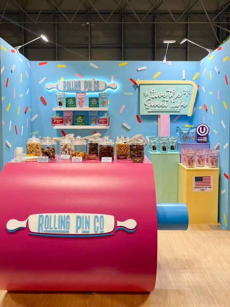 Cute Retail Display, Food Vendor Booth Ideas Bake Sale, Pet Expo Booth Ideas, Candy Shop Ideas Design, Level Up Theme, Creative Booth Design, Expo Booth Design, Fair Stand Design, Food Exhibition