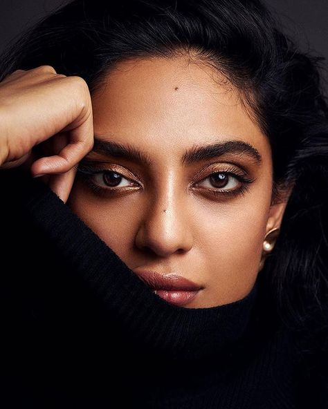 Sobhita Dhulipala (@sobhitad) • Instagram photos and videos Adivi Sesh, Sobhita Dhulipala, Naga Chaitanya, Dusky Skin, Bridal Makeup Tips, Samantha Ruth, Bridal Makeup Looks, Beautiful Dark Art, Natural Eyes