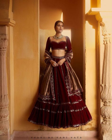 Vvani by Vani Vats Official on Instagram: “𝗠𝗮𝗵𝗻𝗼𝗼𝗿• 𝗪𝗶𝗻𝘁𝗲𝗿 𝗙𝗲𝘀𝘁𝗶𝘃𝗲 2021 . Our impressive lehenga from Mahnoor has been handcrafted on velvet, making it alluring for all the brides…” Anarkali Velvet Lehenga For Wedding, Maroon Velvet Blouse For Lehenga, Traditional Velvet Lehenga For Festivals, Lehnga Designs Indian Weddings Simple, Festive Red Velvet Lehenga, Lehnga Designs Indian Weddings, Maroon Velvet Lehenga, Velvet Blouse Design, Wedding Outfits Indian