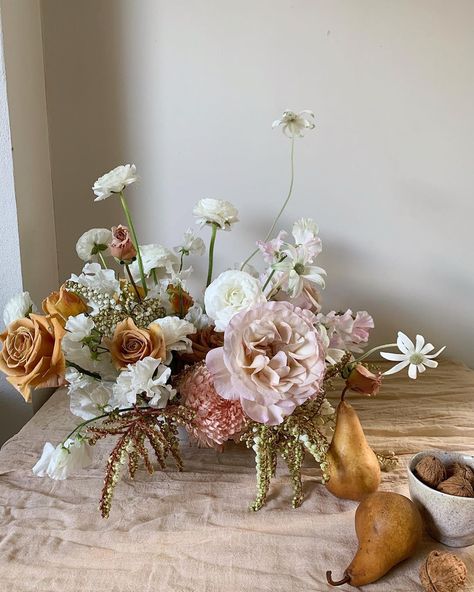 Trille Floral on Instagram: “Rose gold ✨ A few moments from Kate & Alex’s Reception at the @hydrobluemountains” Copper Floral Arrangements, Trille Floral, Eden Flower, Toffee Floral Wedding, Flowers In Copper Vase, Bridesmaid Color Scheme, Boho Centerpiece, Earth Tone Wedding, Event Centerpiece