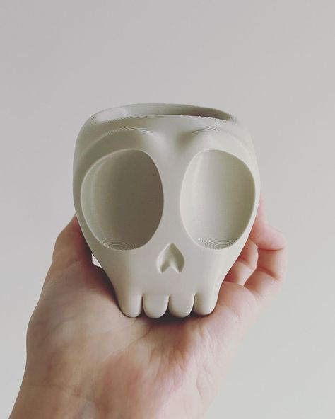 Skull Plant Pot, 3d Printed Skull, Skull Pot, Skull Pottery, Clay Products Ideas, Cool Clay Projects, Pinch Pottery Ideas, Ceramic Skull, Clay Skull