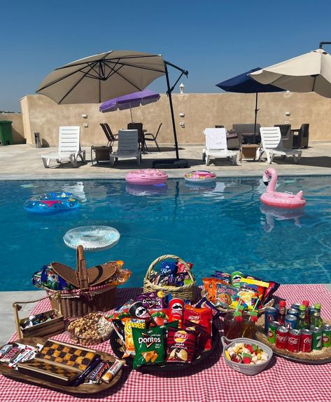 #poolday #picnic Pool Picnic Ideas, Pool Day Food, Poolside Picnic, Pool Picnic, Picnic Ideas, Summer Snacks, Pool Day, Pool Days, Summer Photos