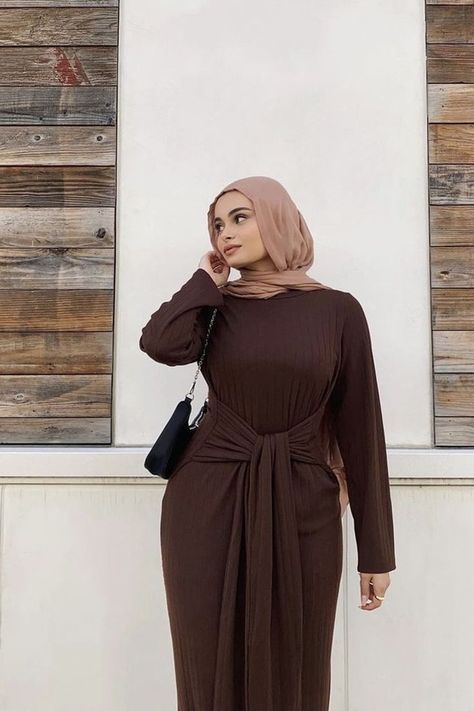 Muslim Fashion Dress Modern, Modest Outfits Muslim, Outfits Muslim, Modest Dresses Fashion, Chique Outfit, Hijab Fashionista, Mode Turban, Streetstyle Outfit, Stylish Fall Outfits