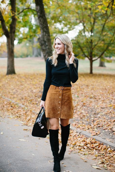 Suede Skirt and Over the Knee Boots / Turquoise & Teale Suede Skirt Outfit Winter, Suede Skirt Outfit Fall, Skirt Outfits With Boots, Suede Skirt Outfit, Skirt Outfit Fall, Brown Suede Skirt, Short Skirts Outfits, Bota Over, Skirt Outfits Fall