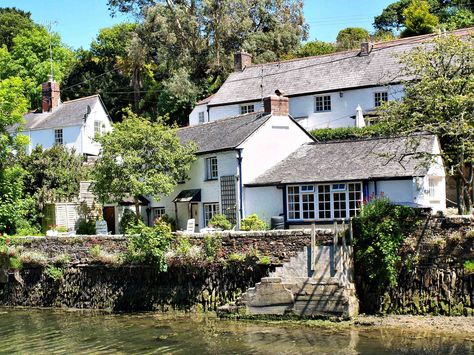 Helford Cornwall, Traveling England, Liskeard Cornwall, Cornwall Villages, Devon Cornwall, Cornish Fishing Village, Mevagissey Cornwall, Castles In England, Oxford England