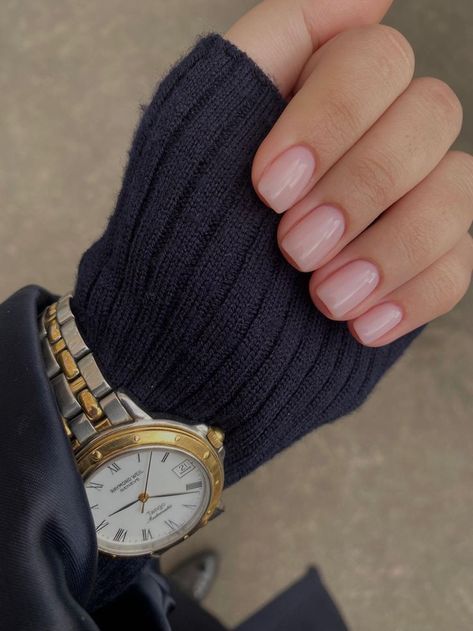 Short Russian Nails, Clean Nails Look Short, Short Nude Gel Nails, Short Nails Beige, Clean Short Nails, Nude Nails Aesthetic, Short Clean Nails, Nude Nails Inspo, Nude Nails Short